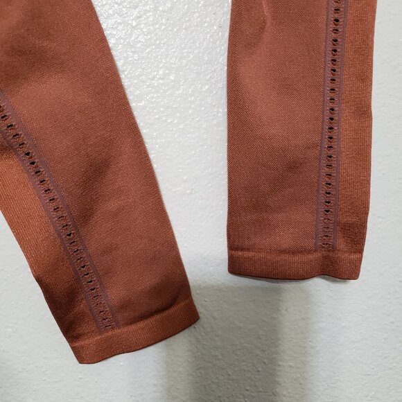 Athleta Legend Shine Crop - Picture 9 of 14